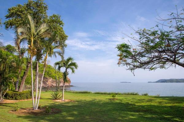 Newly Remodeled Beachfront Condo, Ground-floor Terrace & Direct Access To Playa Flamingo - Brasilito