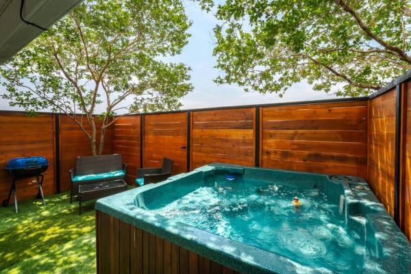 A la foto es mostra l'objecte Island Townhouse with Private Hot Tub situat a la ciutat de Corpus Christi.