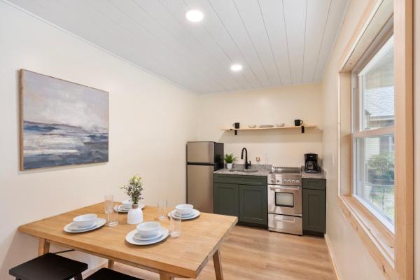 Na fotografii je vidět objekt Squam Lake 3 bed plus 3 bath rental (Suite 7) nacházející se ve městě Holderness.