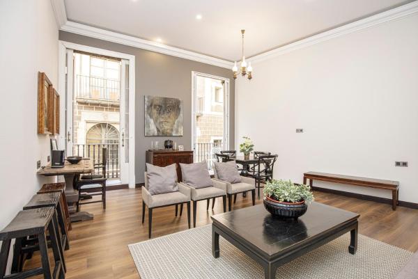 beautiful trendy spacious apartment very central location, Barcelona