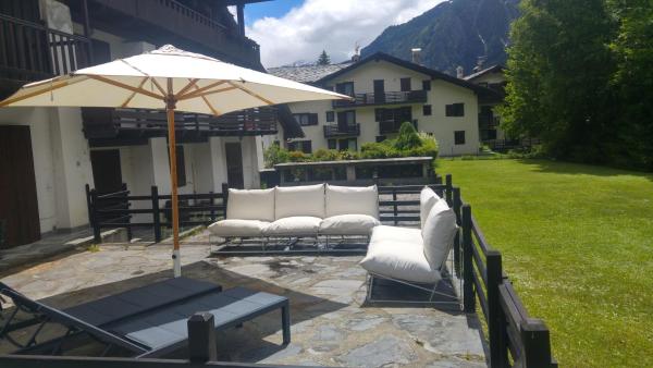 På bilden syns objektet Maison de Charme Courmayeur som ligger i staden Courmayeur.