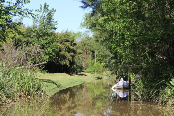 A la foto es mostra l'objecte Cabañas Juan Pueblo situat a la ciutat de Tigre.