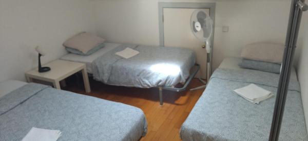 На фото показан объект Quarto privado 6, расположенный в городе Famões.