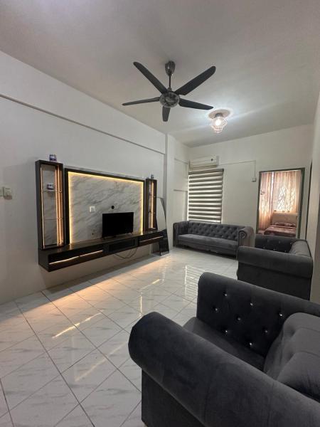 A la foto es mostra l'objecte Idola Homestay Sandakan situat a la ciutat de Sandakan.
