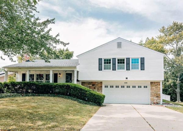 La photo montre l'objet Cozy 4BR Home with 2by5 Baths situé dans la ville de Bartlett.