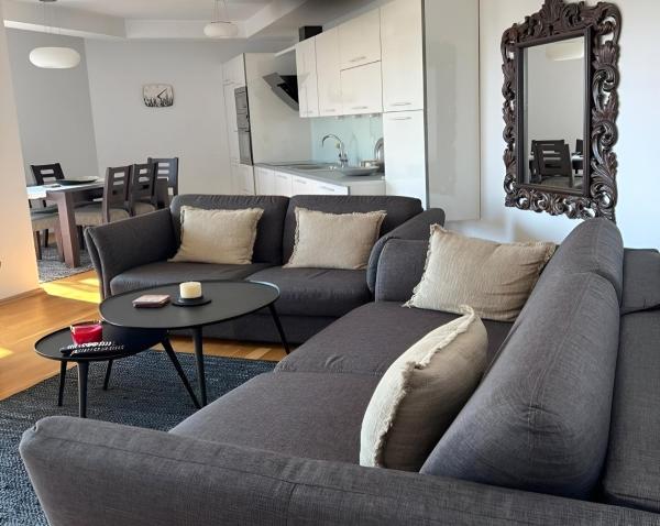 Sunlight Apartment Prishtina -Stunning Rooftop Views, Pristina