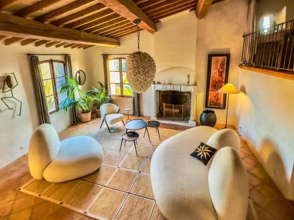 En la foto se muestra el objeto Maison Bellevue ubicado en la ciudad de Gassin.