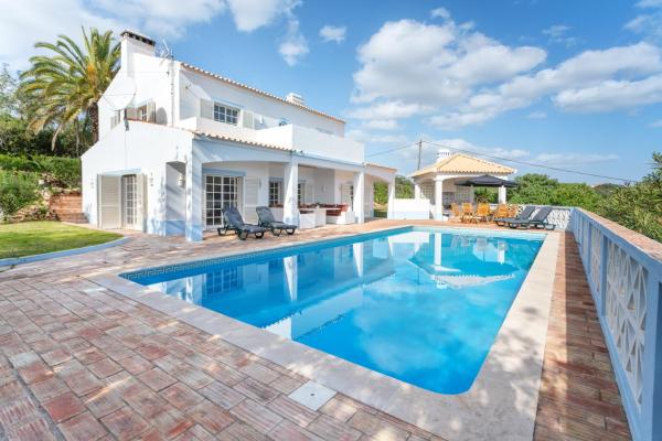 På billedet ses objektet Host Wise - Quiet Spacious House - Swimming Pool beliggende i byen Benagil.