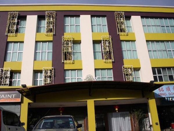 Nella foto è visibile l'oggetto Grand Medallion Hotel situato nella città di Kampong Tabuan.