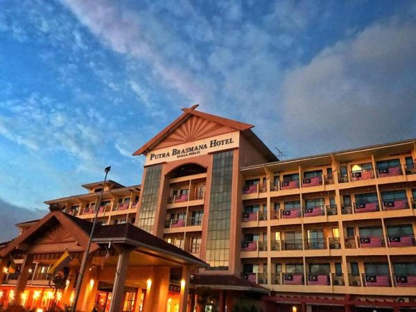 照片显示了位于Kuala Perlis市的Putra Brasmana Hotel物件。