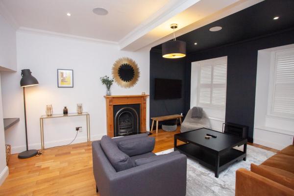Charming Sandstone-basement Apartment In West End - Glasgow