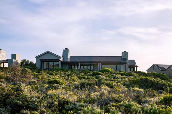 En la foto se muestra el objeto Luxury Beach House in Romansbaai Estate ubicado en la ciudad de Gansbaai.