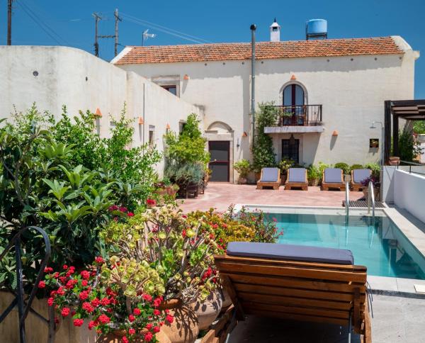A la foto es mostra l'objecte Villa ONAR situat a la ciutat de Kamárai.