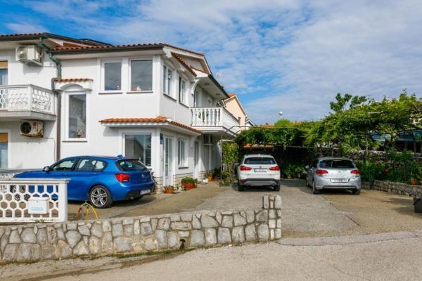 A la foto es mostra l'objecte Apartments Paradiso situat a la ciutat de Krk.