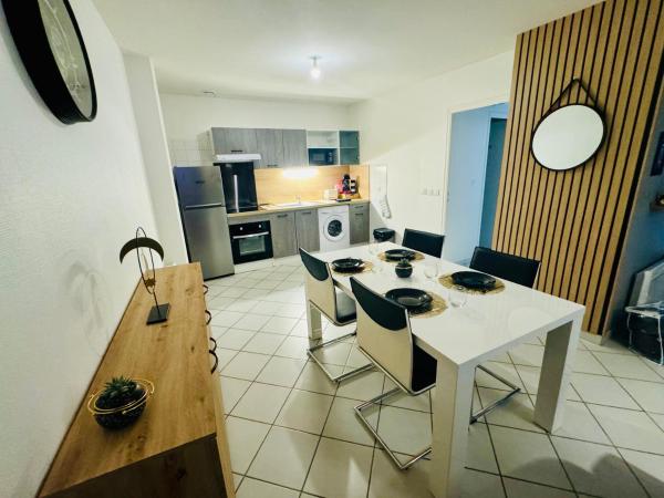 照片显示了位于Auxerre市的La belle échappée Auxerre Centre物件。