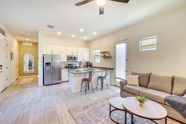 A la foto es mostra l'objecte 9 Mi to Chandler Fashion Center Apt Near Golf! situat a la ciutat de Chandler.