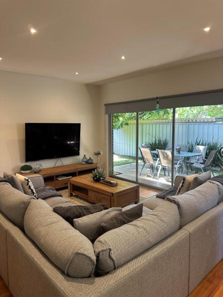 Op de foto is het object Lbarza Delightful 3BR Central Townhouse with courtyard te zien, gelegen in de stad Kialla.