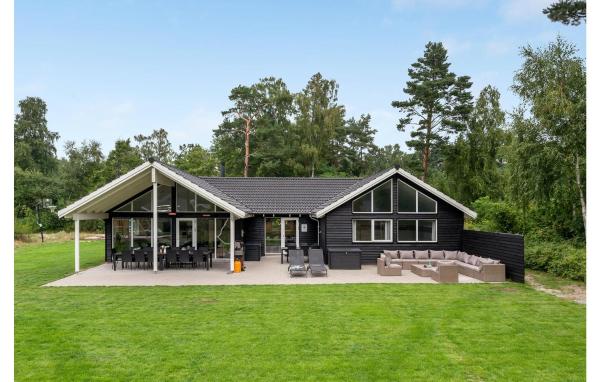 Na zdjęciu widoczny jest obiekt Holiday Home Frederiksværk With Fireplace 03 położony w mieście Asserbo.