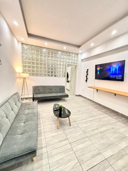 ATHENS DIAMOND APARTMENT WITH BALCONY, Atény