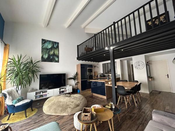 På billedet ses objektet Magnifique Duplex à proximité Aix en Provence beliggende i byen Éguilles.