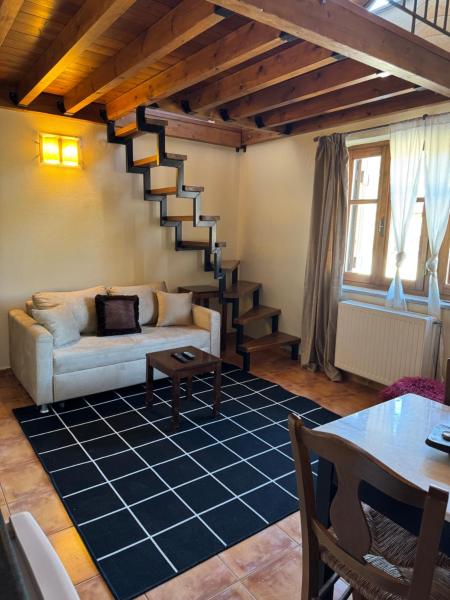 A la foto es mostra l'objecte Frigias 1 situat a la ciutat de Arachova.