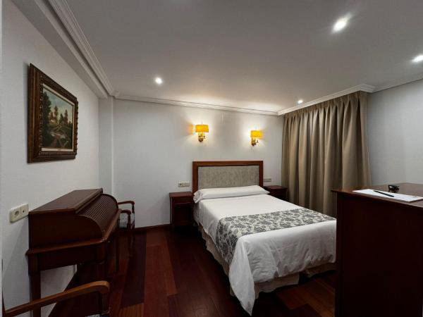 A la foto es mostra l'objecte Hotel 103 situat a la ciutat de Almadrones.