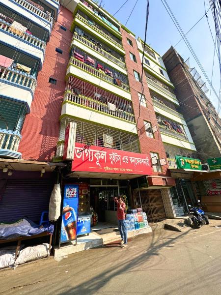 照片显示了位于Joār Sāhāra市的Mohammadia Restaurant & Guest House Near United Hospital物件。