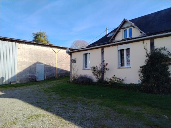 På billedet ses objektet accommodation à la ferme beliggende i byen Saint-Pardoux-Corbier.