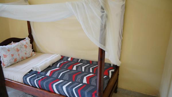 Na foto é possível ver o objeto Orucuba Gardens & Campsite localizado na cidade de Busimba.