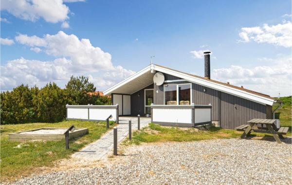 A la foto es mostra l'objecte Holiday Home Dortheasvej Hvide Sande Vi situat a la ciutat de Bjerregård.