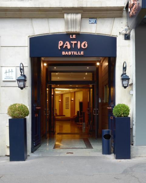 A la foto es mostra l'objecte Le Patio Bastille situat a la ciutat de París.
