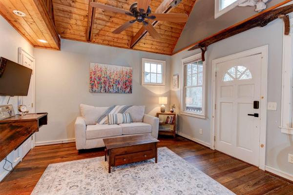 A la foto es mostra l'objecte Charming Guest House at Sapphire Retreat situat a la ciutat de Sapphire.