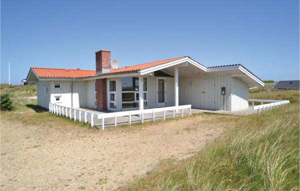 Nella foto è visibile l'oggetto Four-Bedroom Holiday Home In Hvide Sande situato nella città di Bjerregård.