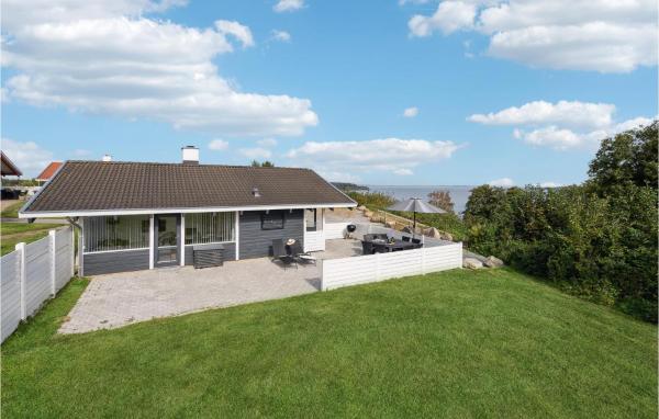 A la foto es mostra l'objecte Golfparken situat a la ciutat de Løjt.