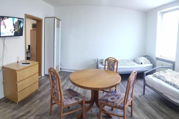 Na zdjęciu widoczny jest obiekt schöne 2 Raum, 2 bis 3 Bett Wohnung in Schönebeck położony w mieście Schönebeck.
