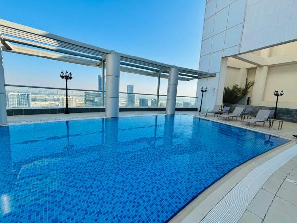 A la foto es mostra l'objecte Stunning Studio with Rooftop Pool, Balcony & Gym situat a la ciutat de Dubai.