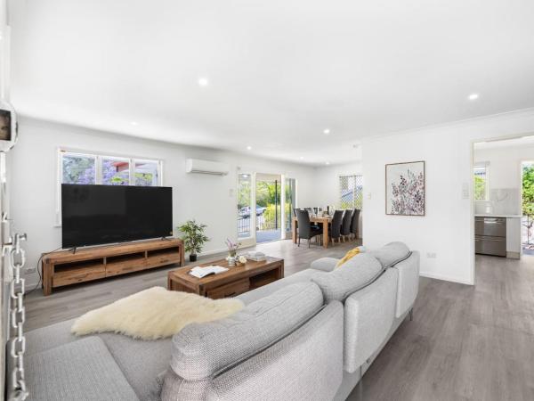 The photo shows the Cozy Home Prime Spot and Near Shops located in the city of Brookfield.