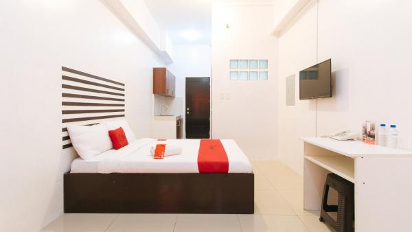 RedDoorz @ Jardin LRT Tayuman Manila, Manila