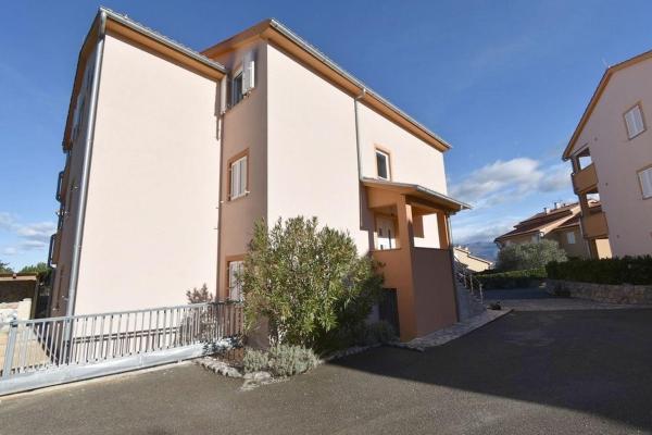 Auf dem Foto ist das Objekt Apartments with parking space Klimno, Krk - 23615 in der Stadt Dobrinj zu sehen.