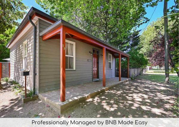 Na foto é possível ver o objeto Greenwood Cottage - Close to CBD, Leafy Backyard localizado na cidade de Bathurst.