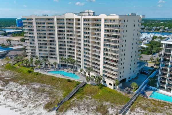 Na fotografii je vidět objekt Admirals Quarters 703-New-Custom-Luxury-Beachfront nacházející se ve městě Orange Beach.