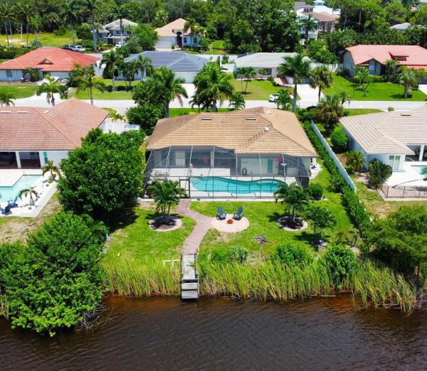 Lakefront Home Close To Bonita Springs Beaches - Bonita Springs, FL