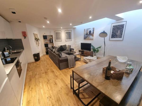 Фотография 3: Large Duplex Flat at London Bridge