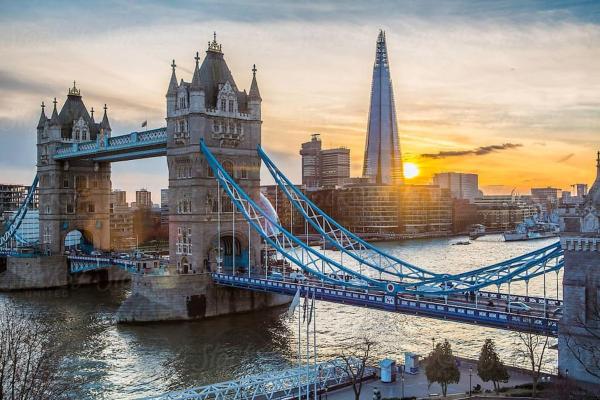 Фотография 2: Large Duplex Flat at London Bridge