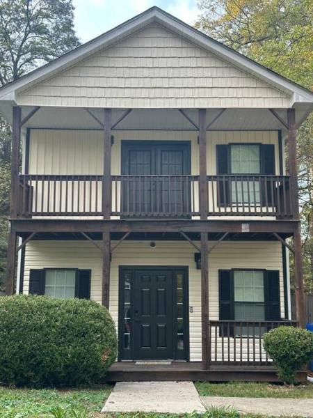På billedet ses objektet Spacious Atlanta Duplex 3 BRs beliggende i byen Atlanta.