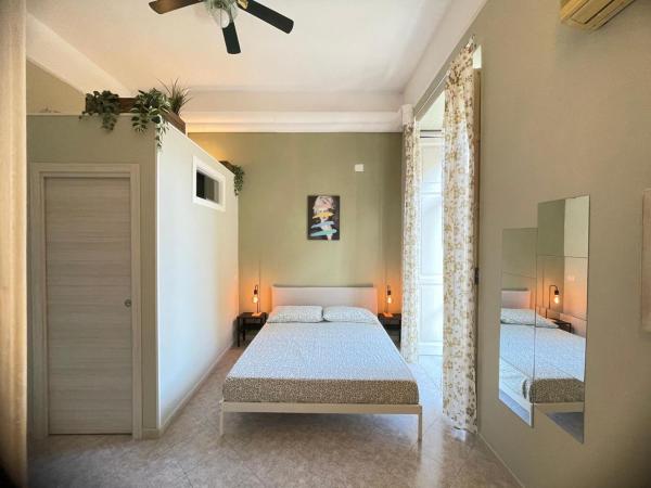 A la foto es mostra l'objecte Napulera House situat a la ciutat de Nàpols.