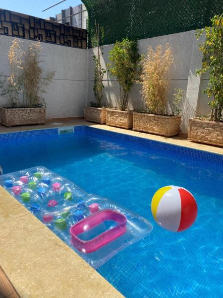 照片显示了位于Reghaïa市的Villa moderne avec piscine sans vis à vis物件。