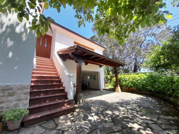 Na zdjęciu widoczny jest obiekt Casa de vacaciones en Pedreña, Cantabria położony w mieście Pedreña.