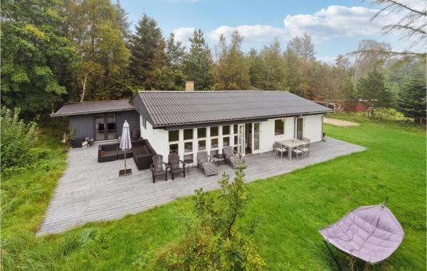 På billedet ses objektet 4 Bedroom Awesome Home In Sæby beliggende i byen Sæby.