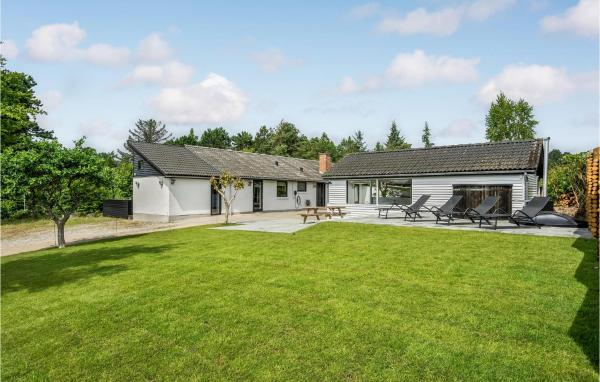 Nice Home In Ebeltoft With Wifi, Эбельтофт